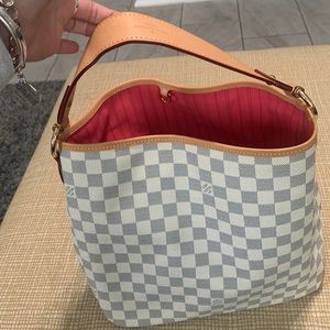 Checkered bucket style tote bag
